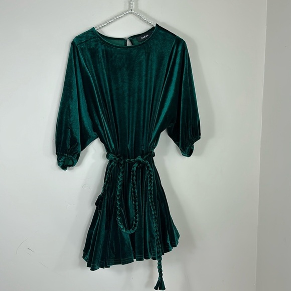 Aakaa Green Velvet On The Guest List Braid Belt Mini Dress Small NWOT - Picture 3 of 12